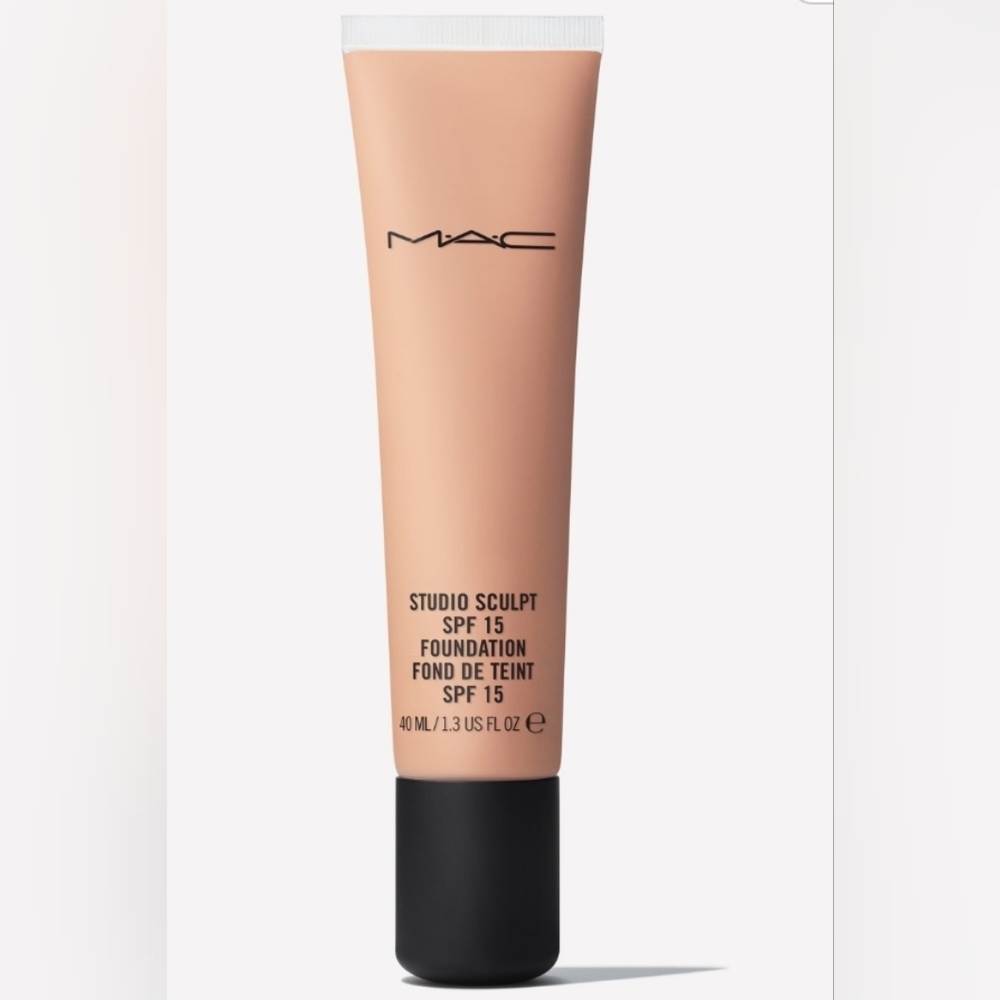 NEW! MAC NW30 STUDIO SCULPT SPF 15  FOUNDATION 40 ML / 1.3 US FL OZ